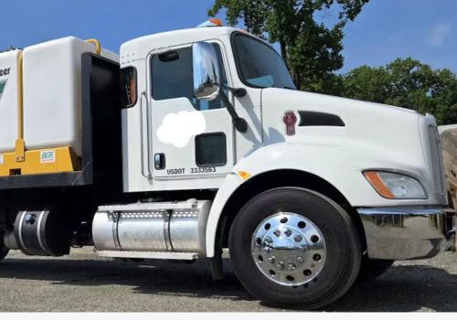 Truck with aluminum rims.
